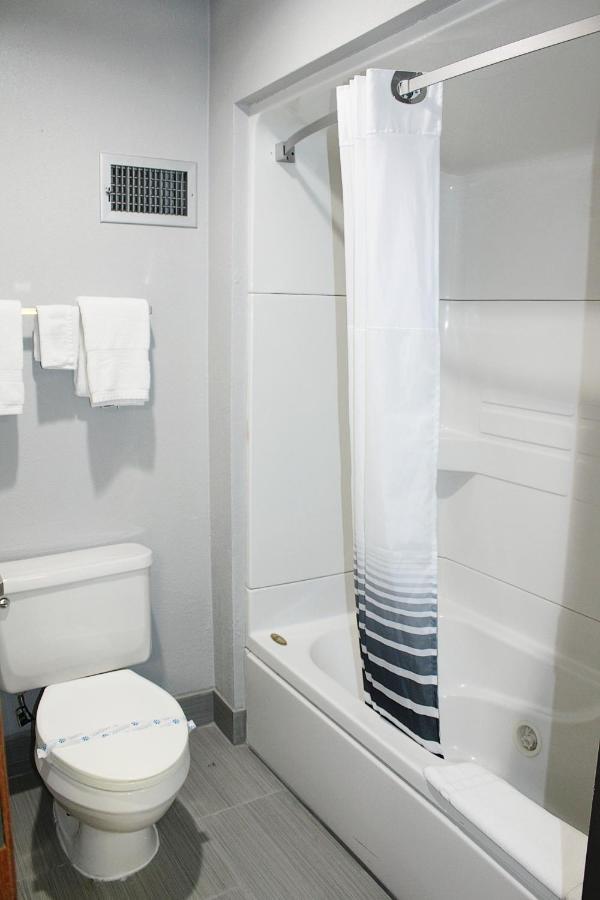 Greenlight Inn & Suites St James Saint James Екстериор снимка