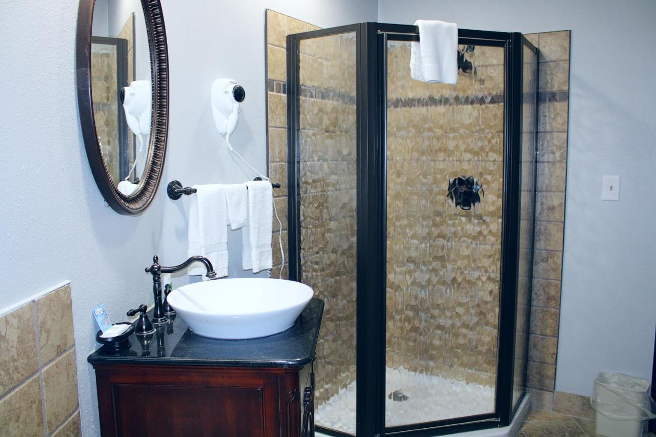 Greenlight Inn & Suites St James Saint James Екстериор снимка