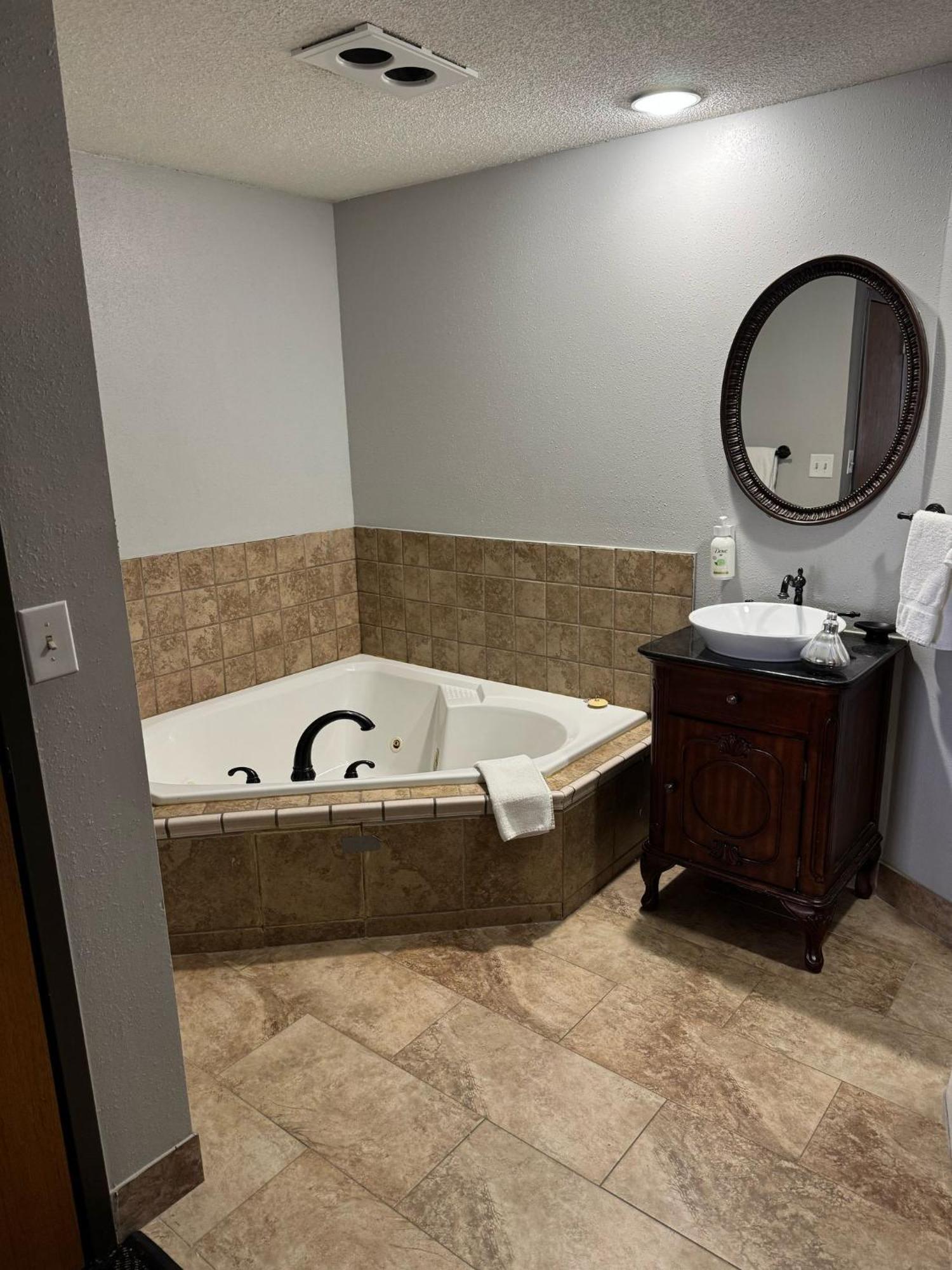 Greenlight Inn & Suites St James Saint James Екстериор снимка