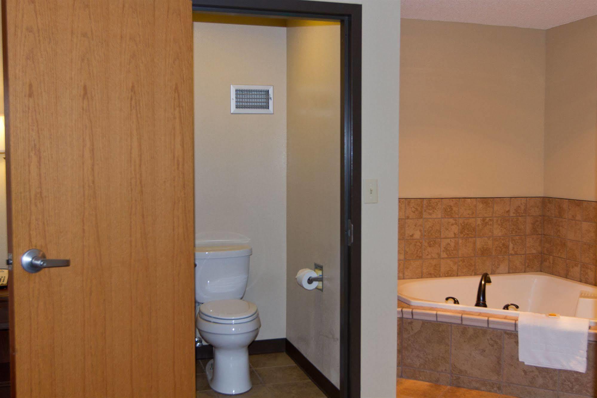Greenlight Inn & Suites St James Saint James Екстериор снимка