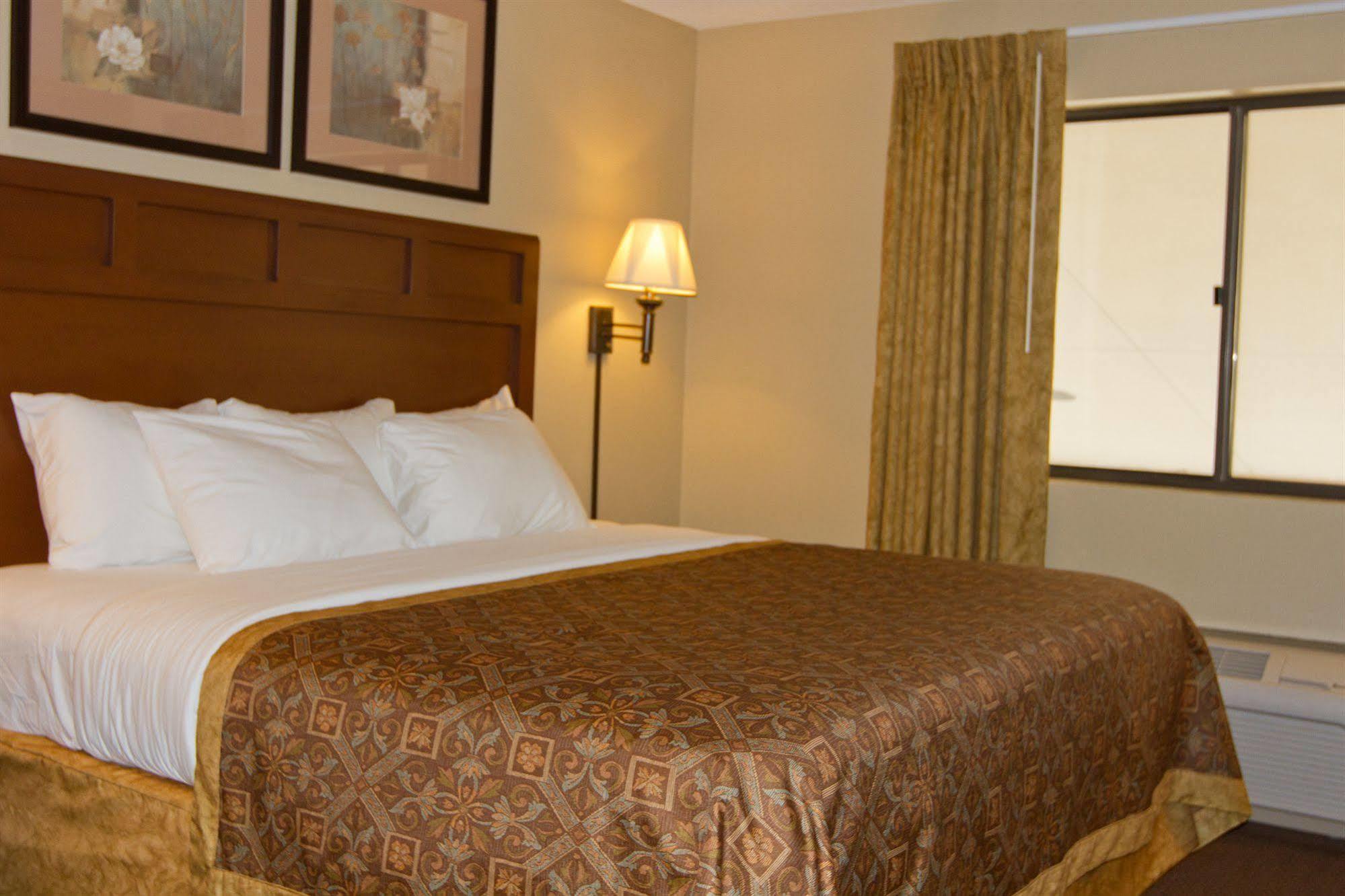 Greenlight Inn & Suites St James Saint James Екстериор снимка